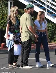 Heidi klum gave birth to daughter leni, now 17, in may 2004. Heidi Klum Is All Smiles As She Enjoys Sunday Outing In La With Tom Kaulitz And Daughter Leni 15 Express Digest