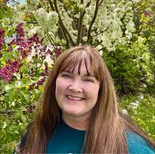 Watch these adorable baby foxes reunite with their mom 😍