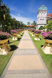 It houses and displays the history and milestones of the illustrious life of his royal highness sultan azlan shah. Royal Perak Museum Muzium Diraja Galeri Sultan Azlan Shah Shaolintiger Kung Fu Geekery