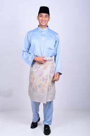 Baju kurung adalah pakaian tradisional masyarakat melayu, dipakai di malaysia, indonesia. 5 Ragam Pakaian Melayu Dan 8 Rekomendasi Yang Apik Untuk Dikenakan Di Acara Spesial