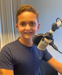 Att Roger sänt radio sedan han var barn är ingen nyhet! 👶🏻 Imorgon firar  vi att han sänt morgonradio i 20 år! 🎂 Det blir en morgon med massor av  överraskningar, glad