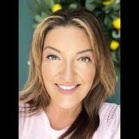 Jacqueline Carlton's Instagram, Twitter & Facebook