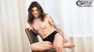 GROOBYGIRLS: Meet Eryn Everly