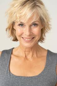 Short hairstyles for women over 50 round. Short Haircuts For Women Over 50 That Take Years Off Glaminati Com