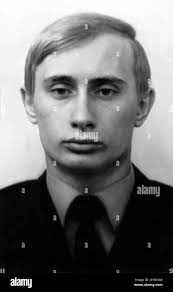 1977 CA , URSS : le politicien russe VLADIMIR POUTINE ( né à Lelingrad , le  7 octobre 1952 ) quand était jeune , âgé de 25 ans dans l'Armée rouge  communiste