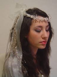 Gercek Inci Organze Kurdele Ve Gelin Teli Kullanarak Nostaljik Bir Hava Kattigimiz Modelimiz Modern Ve Romantik Gelinlik Mod Gelin Sac Modelleri Sac Headpiece