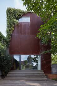 Built On A Small And Tight Parcel With Numerous Limitations Rusty House Features Exp Architecture Maison Moderne Architecture Minimaliste Architecture Moderne