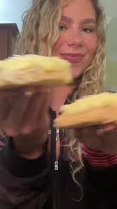 When life gives you lemons… make these cookies 😎🍋💛 [~190 cals 23g  protein]