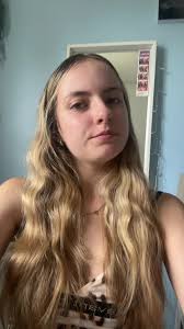 Blonde De Aly Brassard