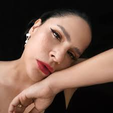 Angelo Pierattini lanza el adelanto de su próximo LP con el sencillo "No  Voy a Cambiar", en colaboración con Cristóbal Briceño. Esta canción fusiona  rock, balada, romance italiano y regional mexicano, uniendo