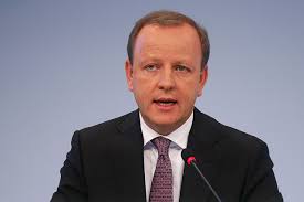 Deutsche Bank to Replace Longtime Finance Chief