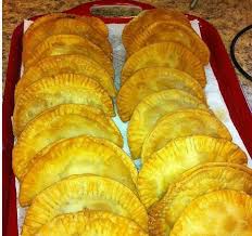 Ingredients 1 Package Of The White Flour Discs I Get The Goya Ones This Will Make 10 Defrosted 2 Tbsp Sofrito R Beef Empanadas Recipe Recipes Food