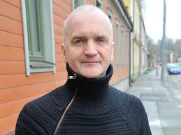 Dziesmas uz vella paraušanu! "Vilku" līderis par karavīru dziesmu vareno  spēku