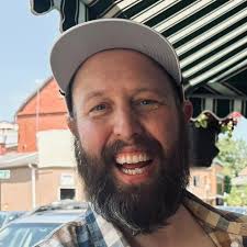 I think it's time for another intro! I didn't expect my last algo post to  blow up as it did (like, wow 😳) So! Hi~ I'm Hailey, a MG/YA author +  illustrator,