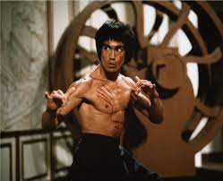 A sárkány bruce lee élete teljes film magyarul indavideo your browser. A Cinemanias Az Online Filmmagazin Klasszikus Elfeledett A Kung Fu Filmek Etalonja A Sarkany Kozbelep 1973 Kritika