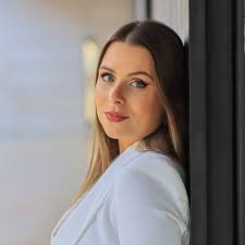 𝐃𝐄́𝐁𝐎𝐑𝐀 𝐕𝐀𝐋𝐄𝐍𝐓𝐄