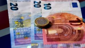 Afla rapid cursul valutar de azi la toate bancile din romania pentru valutele tranzactionate la puteti identifica ce banca ofera cel mai bun curs atat la vanzare cat si la cumparare, azi, sambata 8 mai 2021. Curs Valutar Bnr Azi Luni 23 Noiembrie 2020 Cat CostÄƒ Un Euro La Inceput De SÄƒptÄƒmanÄƒ