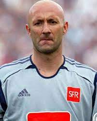 In fact, he's the only goalkeeper under six foot to get his hands on the most coveted trophy in england, a trophy he lifted twice at manchester utd where his flamboyant nature cannonballed him to cult status. Fabien Barthez
