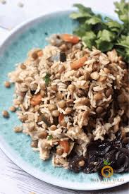 Transform a bowl of brown rice into a middle eastern salad with the addition of chickpeas, mint, cumin and dates. 10 Middle Eastern And Arabic Rice Dishes For Lunch Or Dinner Marocmama