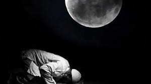 Kemudian dilanjutkan dengan membaca doa sholat witir dan diamini oleh jamaah, (jangan lupa sebelumnya baca sholawat nabi, misal allahumma sholi 'ala muhammad wa 'ala ali muhammad) doanya sebagai berikut Solat Witir