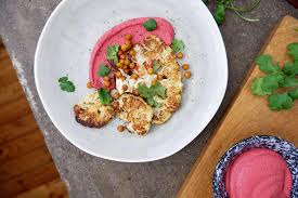 Cavolfiore, ricette e idee per l'inverno. Cavolfiore Arrosto Con Hummus Di Barbabietola Gnambox Com