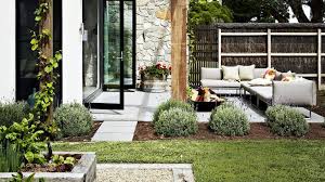Petit Jardin 8 Amenagements Reperes Sur Pinterest Cote Maison En 2020 Comment Amenager Son Jardin Amenagement Jardin Petits Jardins
