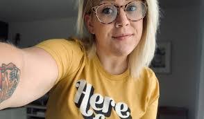 Alyson Collins's Instagram, Twitter & Facebook