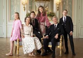 Door bart husson koning filip en koningin mathilde bezoeken momenteel onze provincie. Pin By Jackie Chen On Koningin Mathilde Royalty Fashion Royal Dresses Royal Christmas
