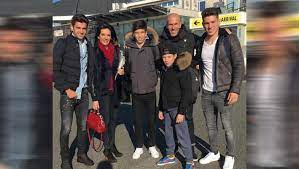 Real madrid coach zinedine zidane resigned a few days after closing out an unsatisfactory season in which real failed to win the spanish la liga title. Real Madrid Das Aufsteigende Zidane Imperium