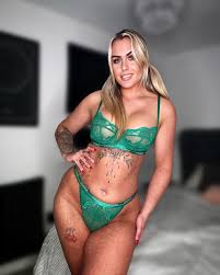 Trucker Baddie - Free nude pics, galleries & more at Babepedia