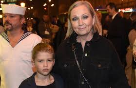 Jan sahara hedl & bára basiková. Koncerty Cestovani Vychova Syna A Snad Laska Bara Basikova Doufa Ze Bude Lepe Zivot