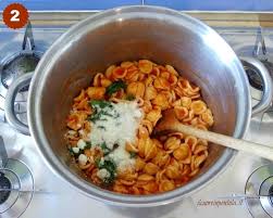 Le orecchiette gratinate al forno sono arricchite con zucchine, brie e stracchino per un effetto cremoso e filante allo stesso tempo! Orecchiette Al Forno Golose E Filanti Ricetta Originale Pugliese