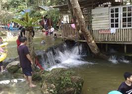 Hulu langat is the fifth largest district in selangor state with an area of 840 square kilometres and a population of 1,141,880 at the 2010 census (provisional result). Teratak Angah Chalet Home Facebook