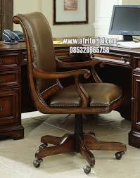 Seperti yang kalian tahu kalau sekarang produk furniture sangat dibutuhkan untuk keperluan perlengkapan rumah yang cukup premier sifatnya, seperti kursi tamu, meja makan dan lemari. Kursi Kerja Direktur Jati Mewah Harga Murah Kursi Kerja Jati Jepara