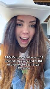 Kayla Davison's Instagram, Twitter & Facebook