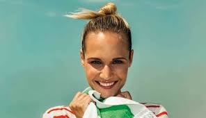 We don't have a biography for kimberley klaver. Kimberley Klaver Leest Voor En Komt Zowel Ouder Als Kind Tegemoet Linda Nl