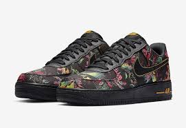 4.6 out of 5 stars 3,905. The New Nike Floral Pack Features Nike S New Black Logo Kicksonfire Com