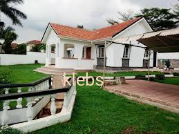 4 bedroomed 3 baths stand alone house in ntinda nakawa Rd  kla.tarmac.quarters,for office or home rent 4.5m  shs....0775067903...0704175139...thx