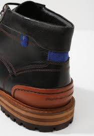 Floris van bommel boots are the perfect shoes that will carry you through autumn and winter. Floris Van Bommel Crepi Cup Lace Up Ankle Boots Black Cognac Black Zalando Ie