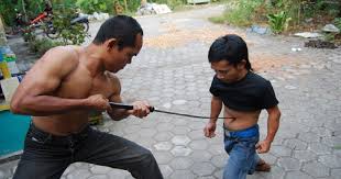 Arti mimpi membunuh orang jahat yang mengganggu kita mungkin merupakan sebuah pertanda yang akan menjadikan kita mengerti akan kebenaran suatu mimpi membunuh orang jahat atau maling masuk rumah dapat memberikan pemahaman bahwa sesuatu memang akan datang bersama kita. Buku Tafsir Mimpi Mimpi Kebal Menurut Primbon