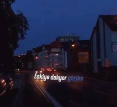 Muzik Videolari Panosundaki Pin