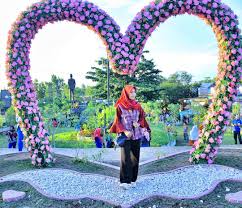 Kenangan di taman cinta kumpulan: Harga Tiket Masuk Dan Lokasi Taman Cinta Talagening Purbalingga