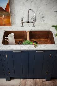 This color is a great choice for modern paneled or slab kitchen cabinets because it's bold enough not to appear flat. Navy And Copper Kitchen Ideas Home Architec Ideas
