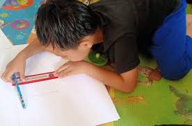 Gambar anak belajar di rumah. Pemerintah Haruskan Siswa Belajar Di Rumah Orang Tua Banyak Kerepotan