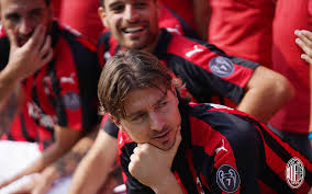 454k followers, 367 following, 364 posts. Montagne Russe Rossonere La Storia Di Riccardo Montolivo