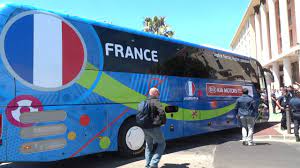 Pourtant, elle a laissé des traces au sein du groupe france lors de l'euro 2008. Arrivee Des Joueurs De L Equipe De France A Marseille Youtube