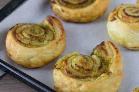 Blatterteig Schnecken Gefullt Mit Pesto Und Parmesan Lebensmittel Essen Snacks Fur Party Getranke Rezepte
