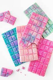 Edible Glitter Chocolate Bars A Guide To Actual Edible Glitter Recipe Edible Glitter Rainbow Food Yummy Food Dessert