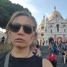 Carolyn Oberle's Instagram, Twitter & Facebook