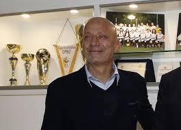In onda domenica 2 dicembre alle 20.35 su rai 1. Vialli Racconta La Sua Malattia E Un Viaggio Con Un Ospite Indesiderato Affaritaliani It